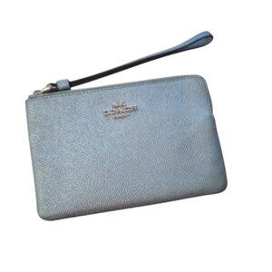 COACH Wristlet Leather H1577
F64130 Metallic Blue Peacock
Silver Hardware